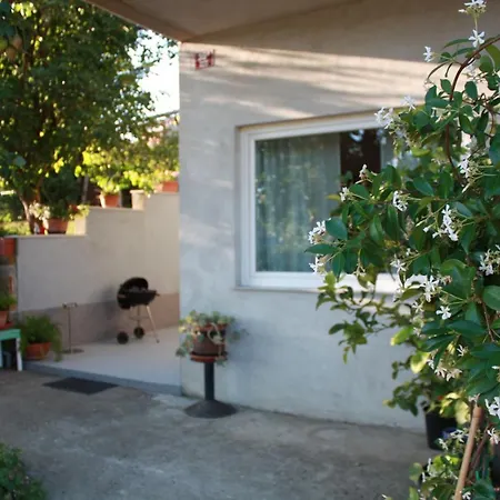 Apartma Nada *